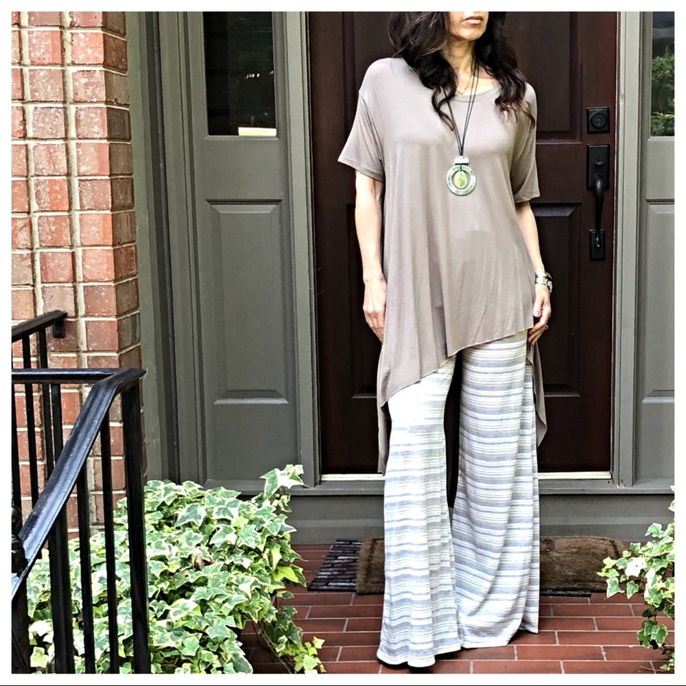 ✨LAST ONE ✨High low asymmetrical mocha top - Picture 8 of 8